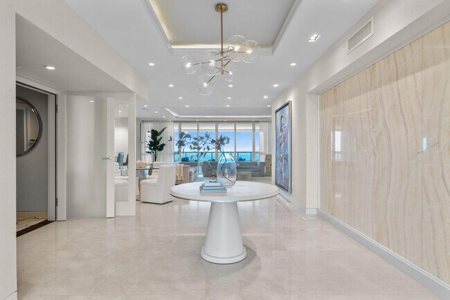 Building Photo - 101 S Fort Lauderdale Beach Blvd