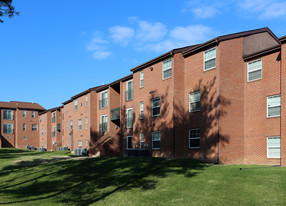 Building Photo - Windsor Gardens