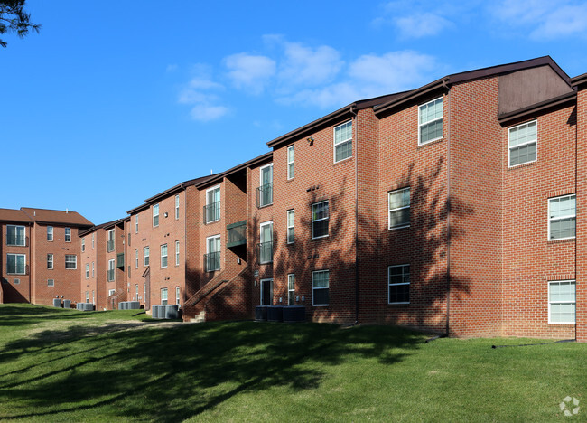 Building Photo - Windsor Gardens