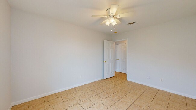 Building Photo - 316 Cedar Ridge Dr