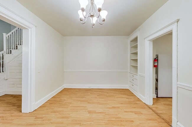 Building Photo - 137 R St NE