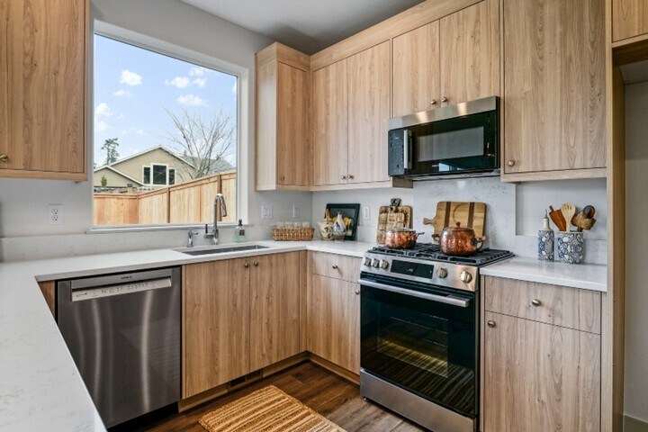 Building Photo - 1319 Oppek St NE