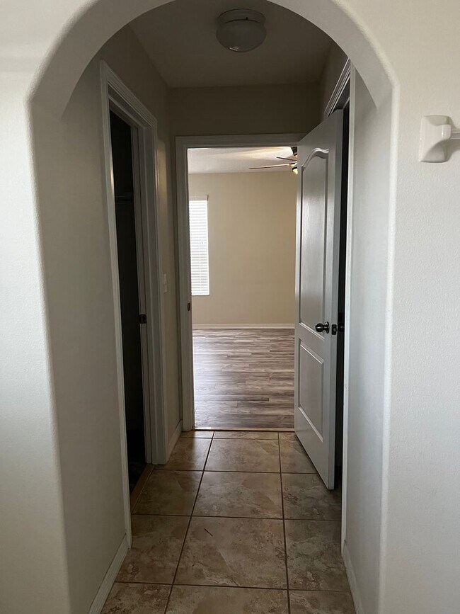 Building Photo - Independence/Signature Lakes