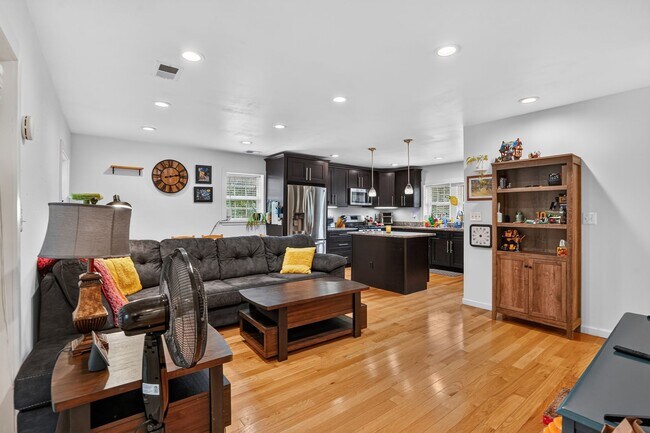 Building Photo - 4725 Springbrook Dr