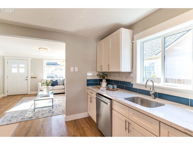 Building Photo - 8111 SE Taylor St