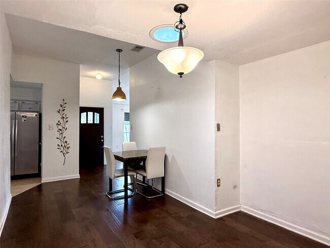 Building Photo - 13222 Pebblewalk Cir N