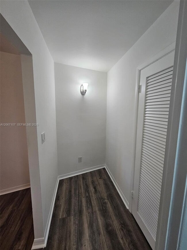 Building Photo - 7470 Miami Lakes Dr