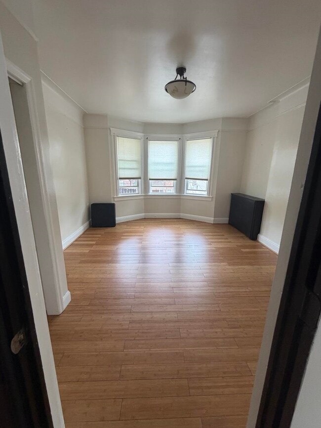 Building Photo - 425 75th St