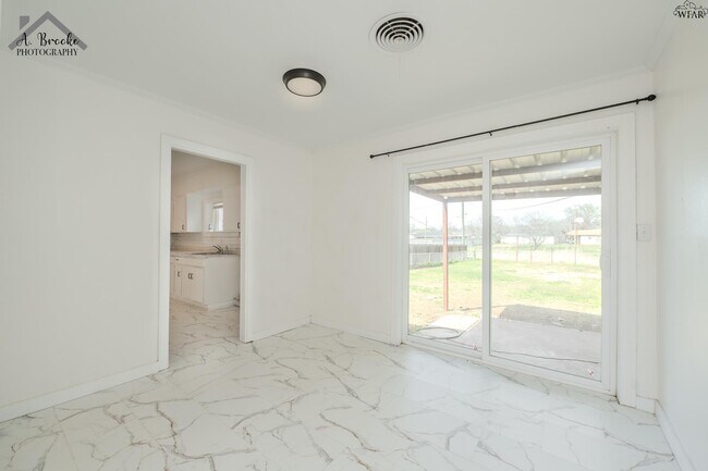 Building Photo - 1624 Sunnyside Ln