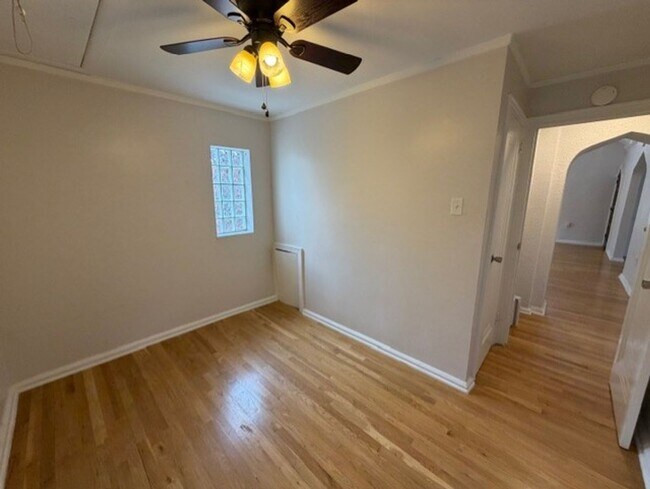 Building Photo - 3809 Beechwood Blvd
