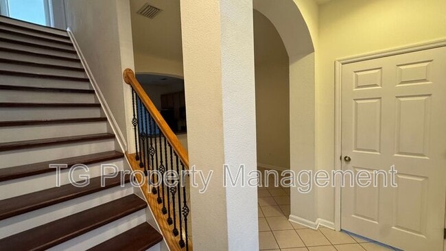 Building Photo - 12999 Sunset Lake Dr