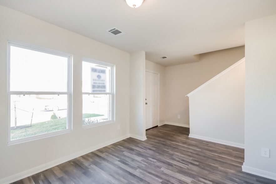 Building Photo - 15819 Del Norte Dr