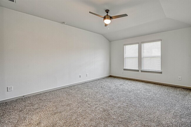 Building Photo - 815 Dahlia Petal Dr