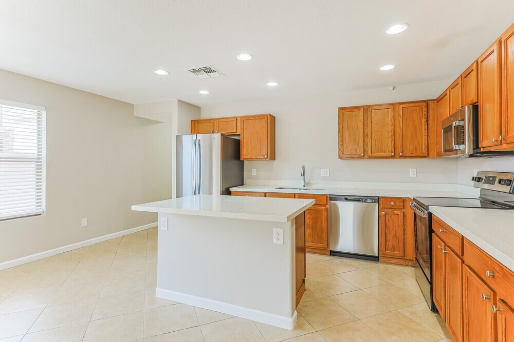 Building Photo - 2349 E Palm Beach Dr