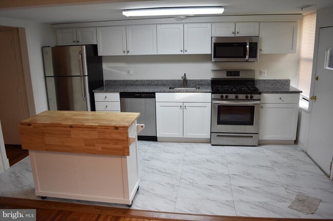 Building Photo - 900 Valley Rd