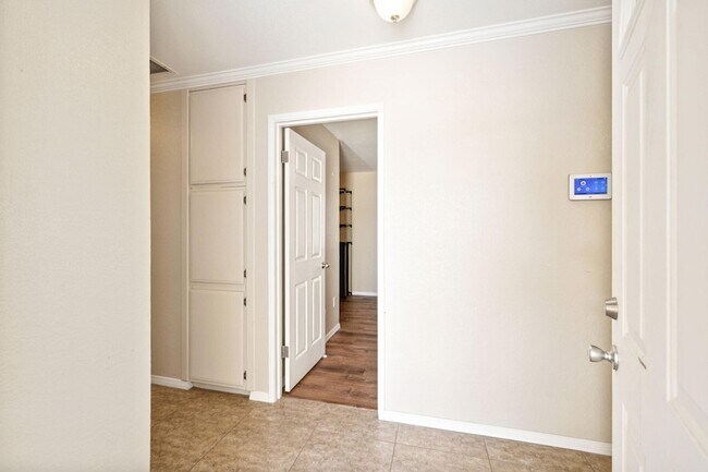 Building Photo - 56034 Desert Gold Dr