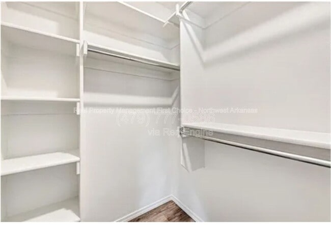 Building Photo - 733 S Benchmark Ln