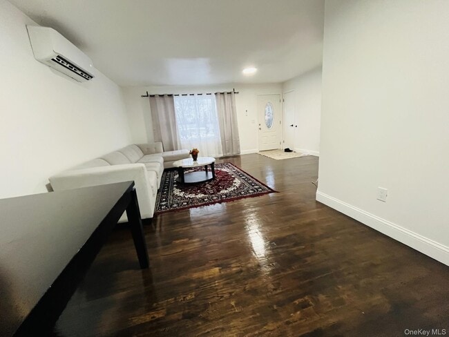 Building Photo - 19 Cedar Ln