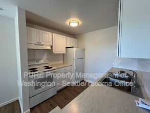 Building Photo - 6601 S 8th St