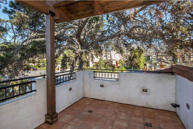 Building Photo - 4285 Carpinteria Ave