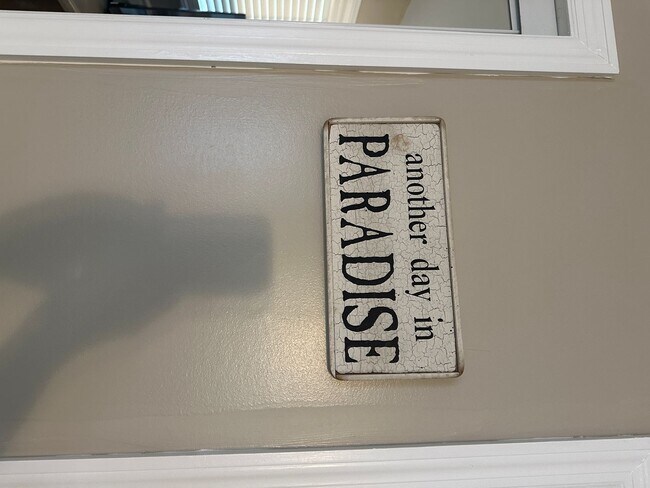 Building Photo - FT Myers Beach Amazing pool home