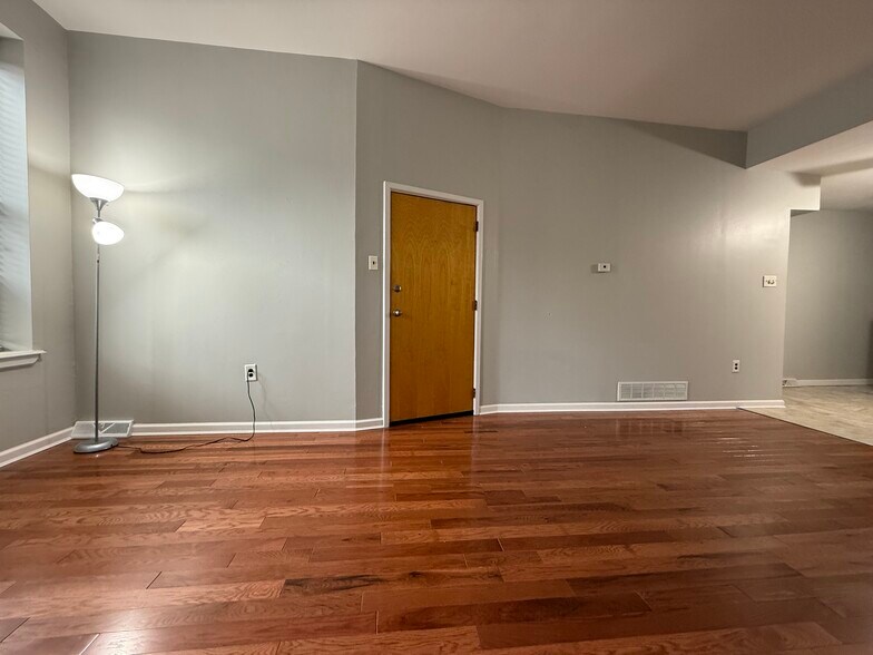 Building Photo - 1217 Snyder Ave