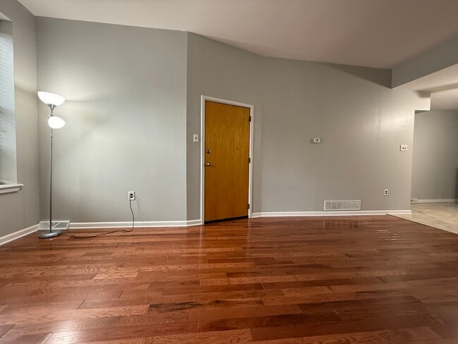 Building Photo - 1217 Snyder Ave