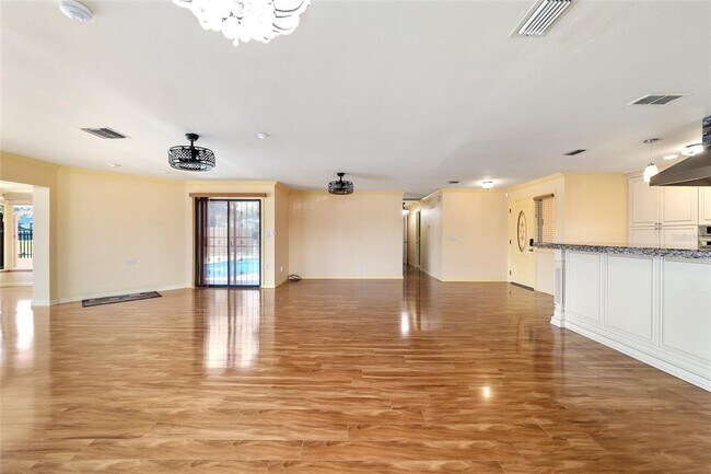 Building Photo - 5330 King's Ct