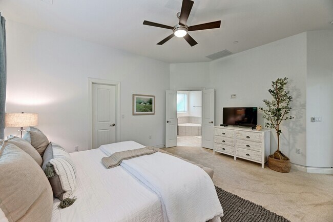 Building Photo - 2400 Winsted Ln