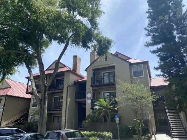 Building Photo - 2 Bed 2 Bath Condo with fireplace!!!