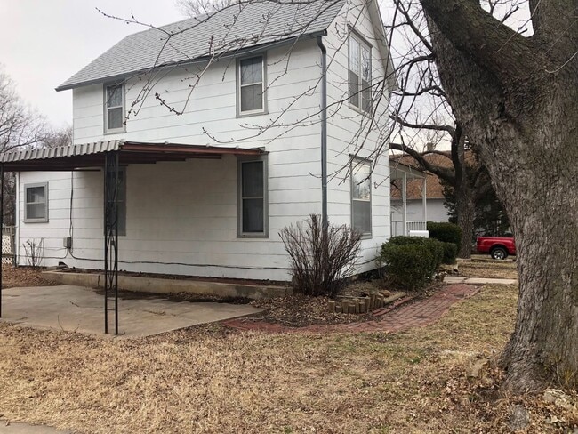 Building Photo - $849 - 2 bed 1 bath - Single Family Home