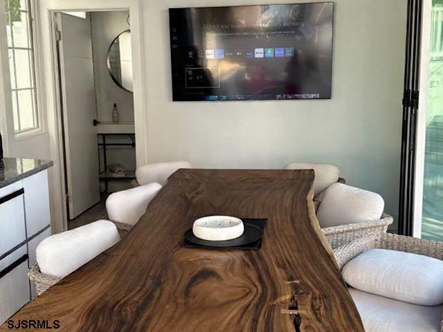 Building Photo - 16 S Somerset Ave