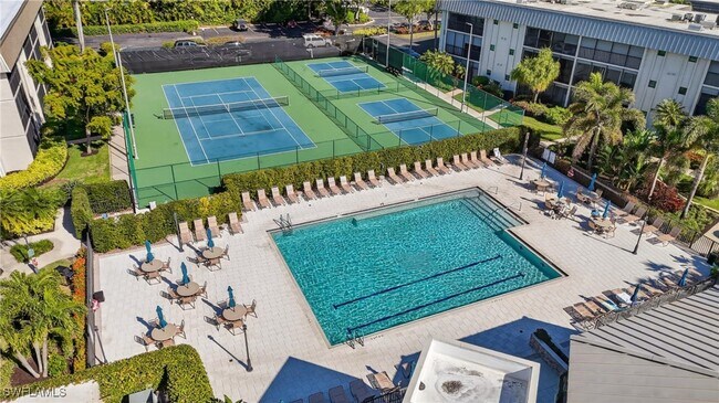 Building Photo - 788 Park Shore Dr