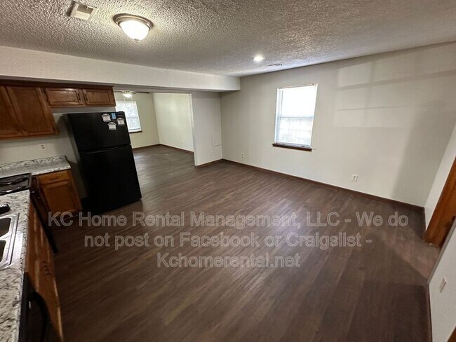 Building Photo - 225 Ottawa St