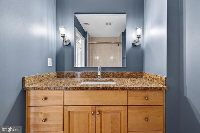 Building Photo - 811 4th St NW