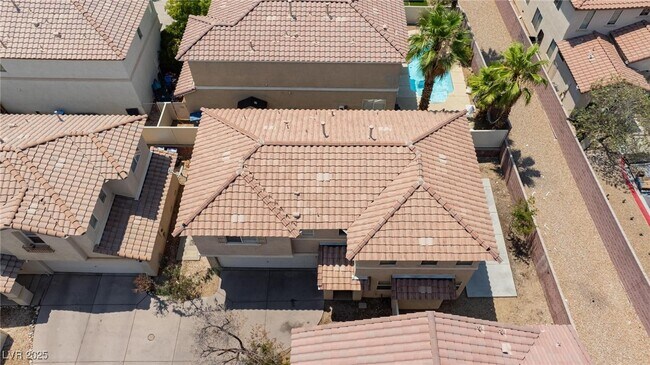Building Photo - 7859 Windhamridge Dr