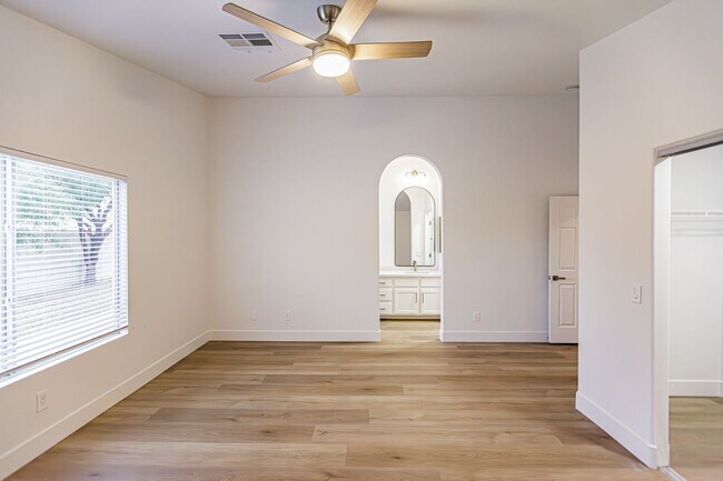 Building Photo - Stunning 3-bedroom One Story Home