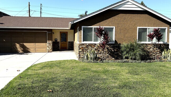 Primary Photo - 3069 Hackett Ave