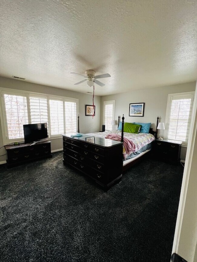 Building Photo - 4045 Beus Dr