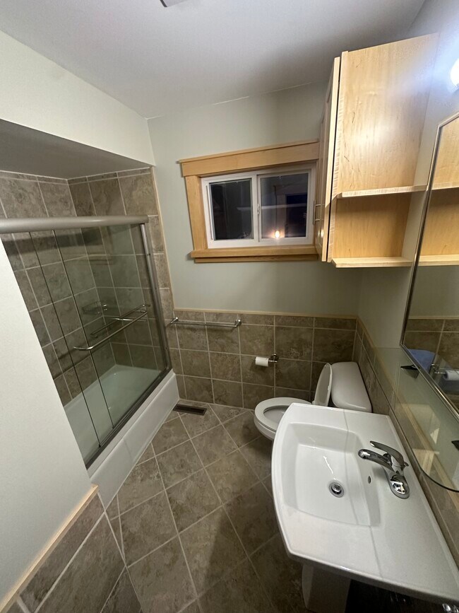 Building Photo - 661 Beech St