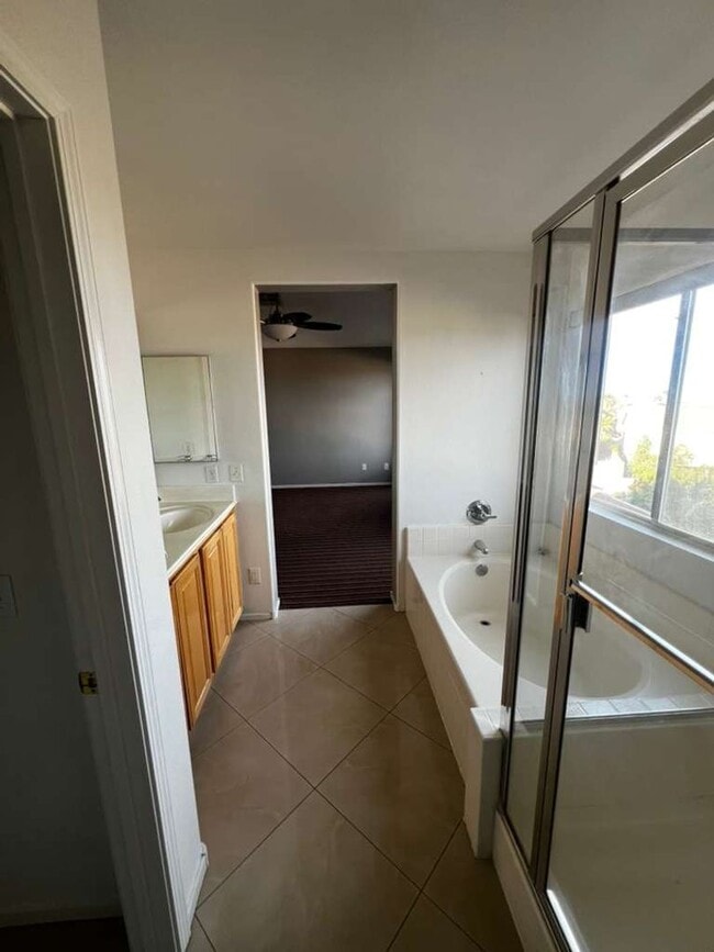 Building Photo - Must see 2 story 4 bed/3 bath home in the heart of SUMMERLIN