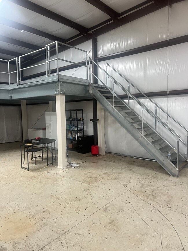 Building Photo - Stunning Single-Story with Spacious Deck, Panoramic Views, on Gated/Fenced Property!