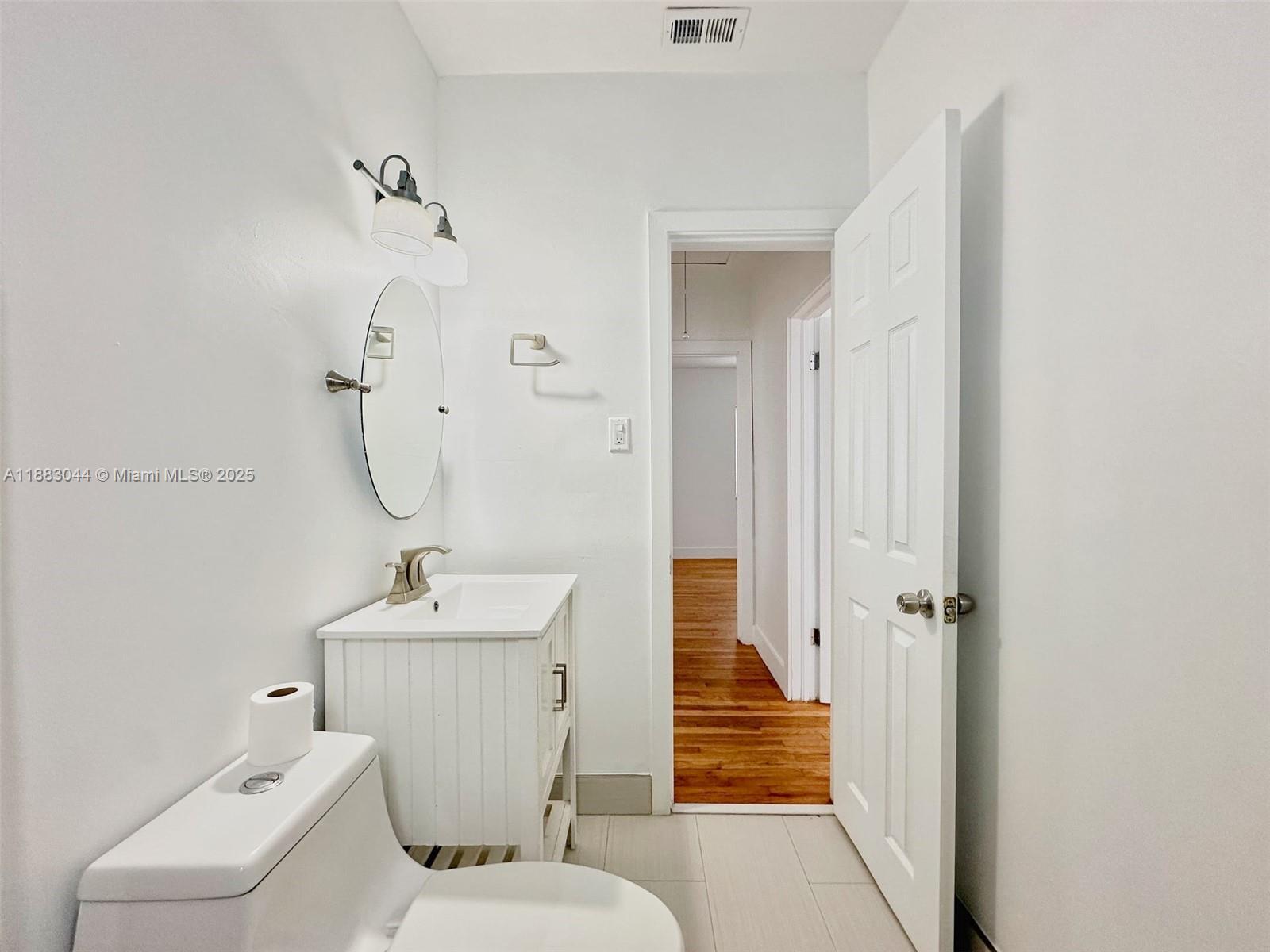 Building Photo - 3770 SW 27th St