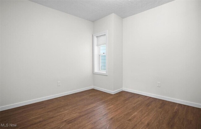 Building Photo - 1277 W 67th St