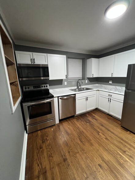 kitchen - 6435 Myron Ave