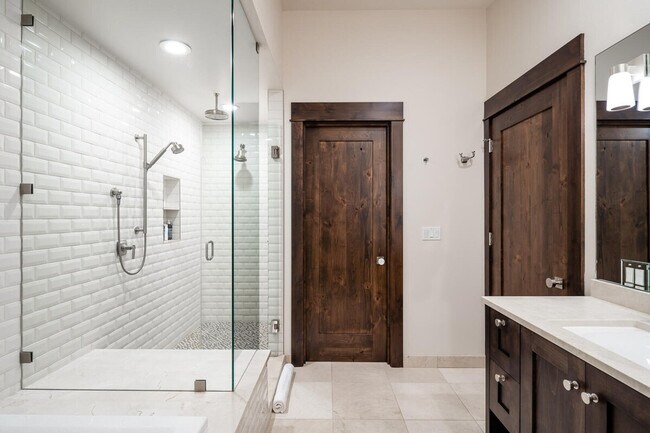 Building Photo - 4 Lodgeside Wy