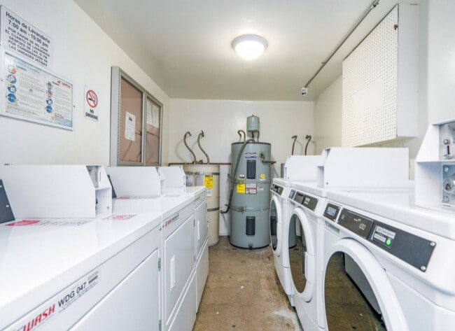 Laundry room around the corner - 11025 Kittridge St