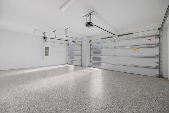 Building Photo - Brand New spacious 4bd/3.5bth Sarasota Hom...