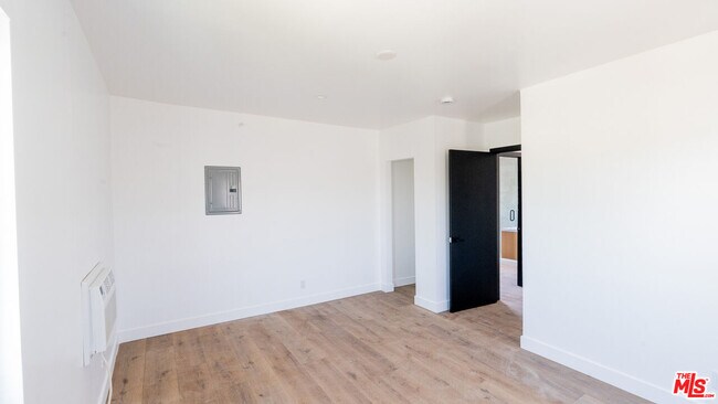 Building Photo - 153 W 51st St