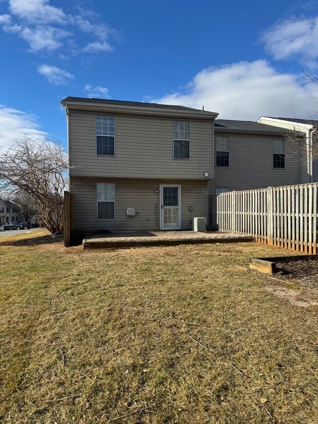 Building Photo - 962 Gainsborough Ct